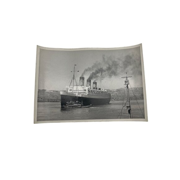 6 Snapshot Photos RMS Queen Mary NYC Crowds & Tugs, c.1948–55, 3.5"x5" Lot - Picture 6 of 8
